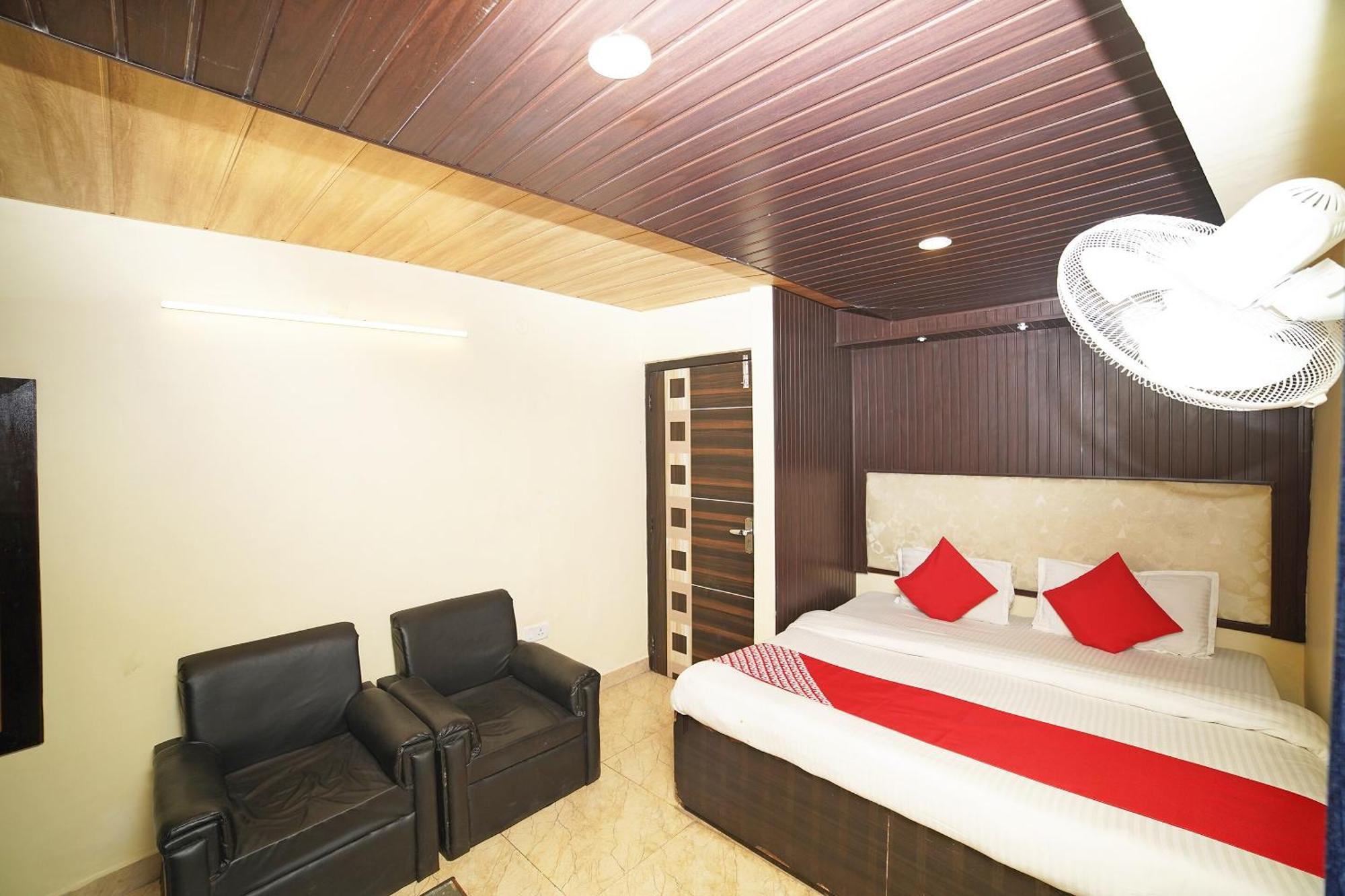 Oyo Flagship 8594 Golden Nest Hotel Nainital Kültér fotó