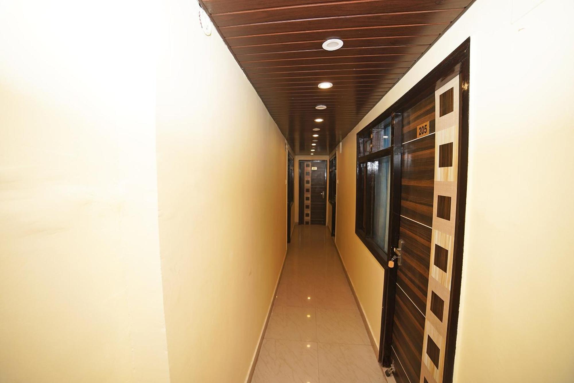 Oyo Flagship 8594 Golden Nest Hotel Nainital Kültér fotó