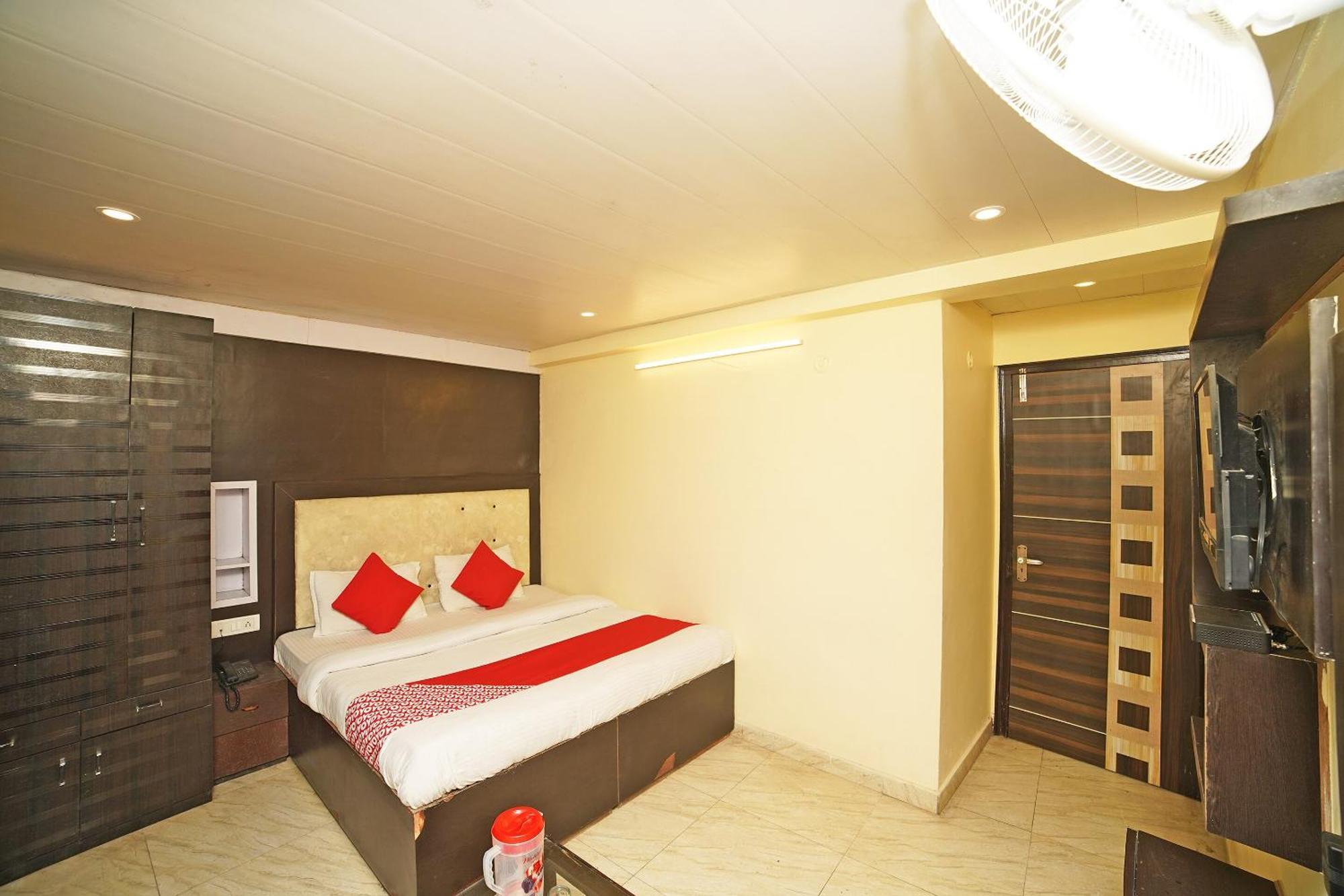 Oyo Flagship 8594 Golden Nest Hotel Nainital Kültér fotó
