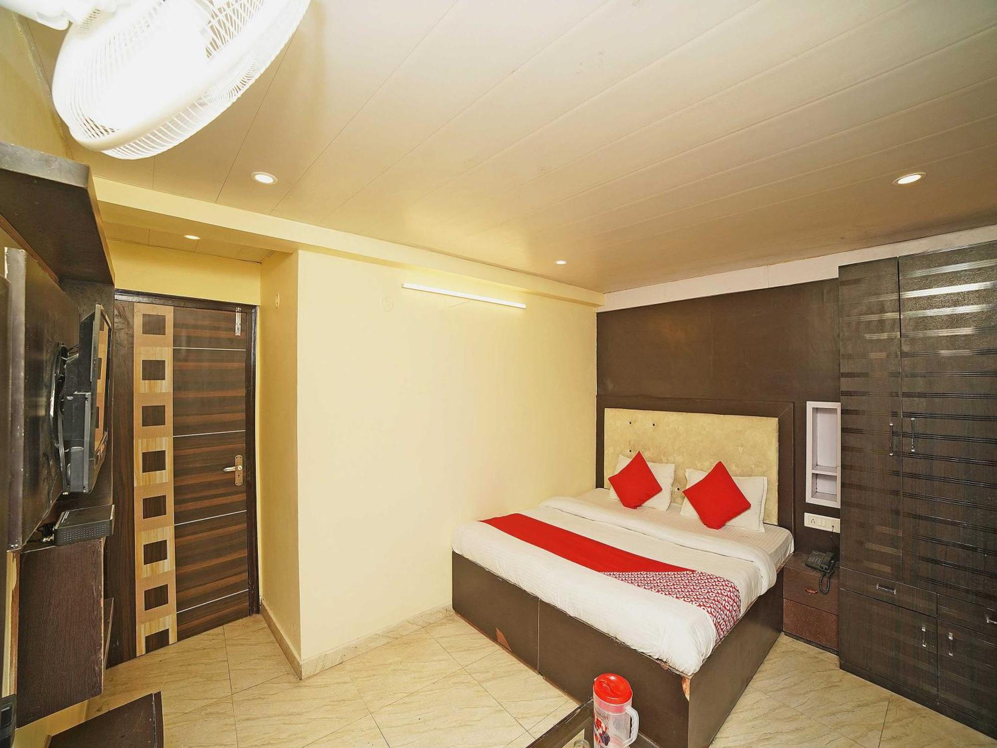 Oyo Flagship 8594 Golden Nest Hotel Nainital Kültér fotó