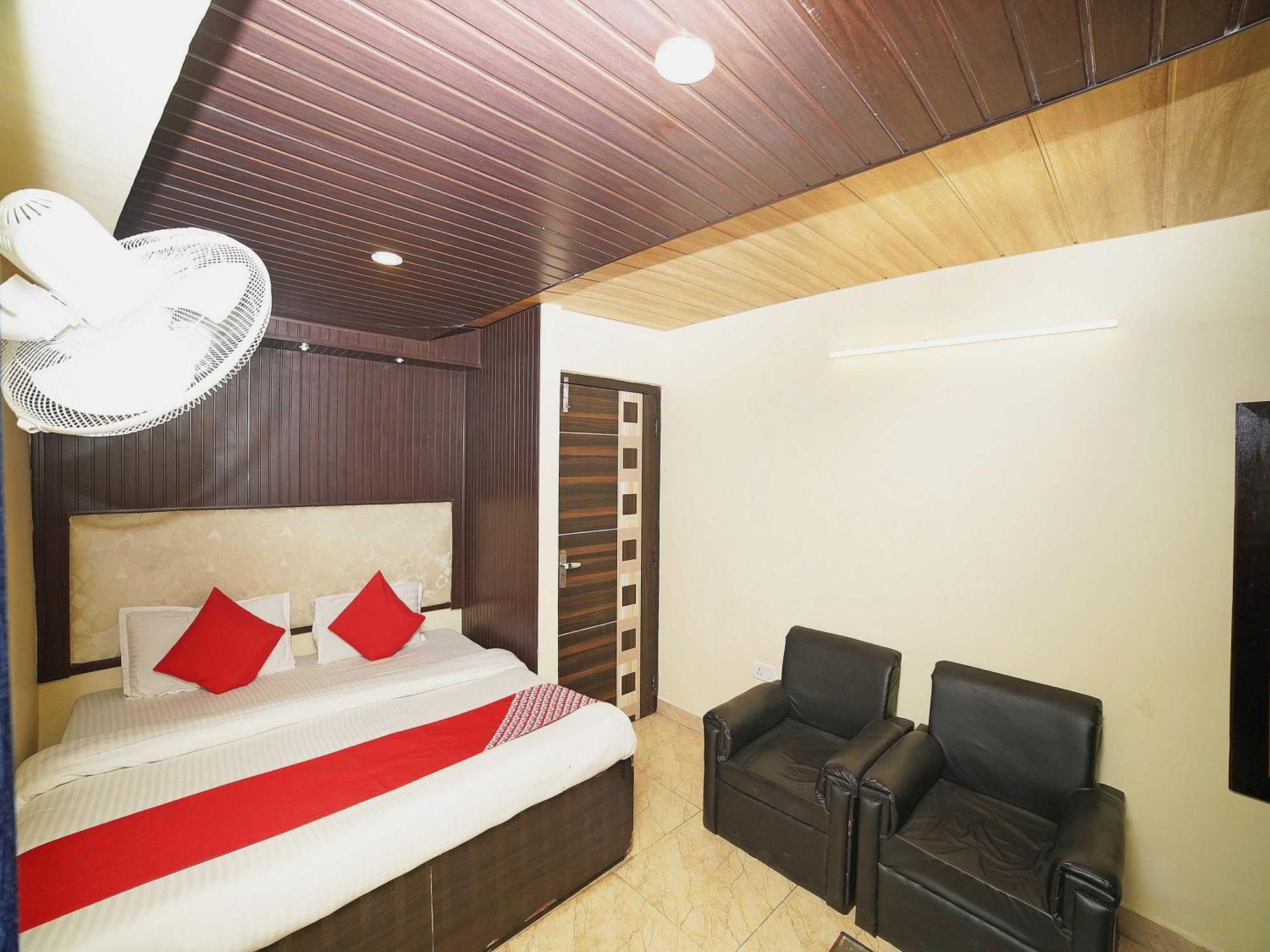 Oyo Flagship 8594 Golden Nest Hotel Nainital Kültér fotó