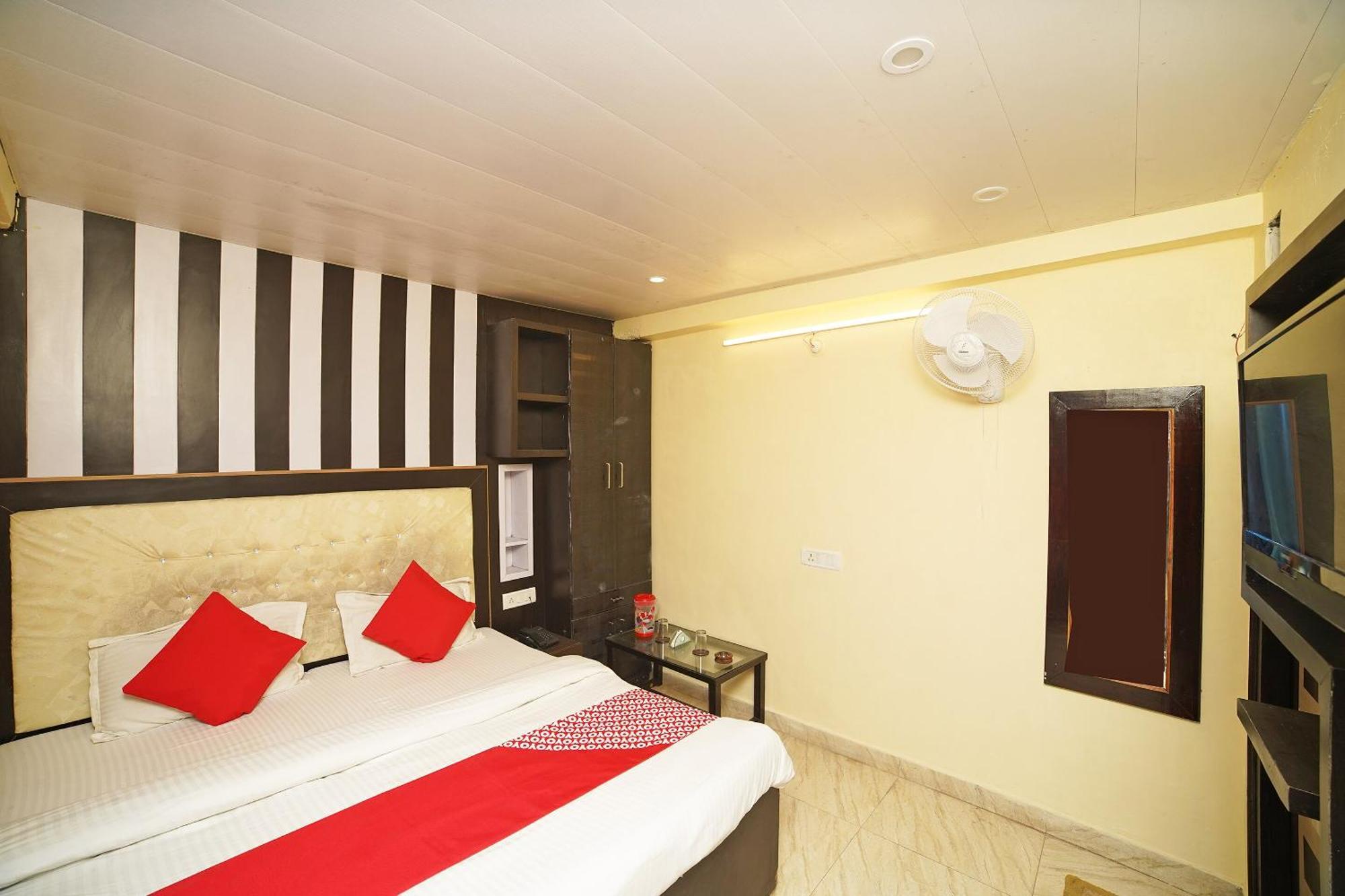 Oyo Flagship 8594 Golden Nest Hotel Nainital Kültér fotó
